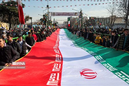 راهپیمایی ۲۲ بهمن در تهران آغاز شد راهپیمایی ۲۲ بهمن در تهران آغاز شد