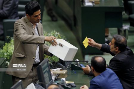 ریشه مشکلات اقتصادی با استیضاح حل نمیشود ریشه مشکلات اقتصادی با استیضاح حل نمیشود