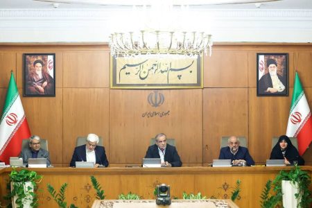 پزشکیان با انتقاد از نظام تامین و عرضه کالا:بستههای معیشتی به هفت دهک درآمدی داده می شود پزشکیان با انتقاد از نظام تامین و عرضه کالا:بستههای معیشتی به هفت دهک درآمدی داده می شود