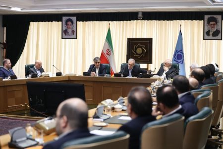 پزشکیان به بانک مرکزی رفت/ پایان شایعات تغییر «فرزین» پزشکیان به بانک مرکزی رفت/ پایان شایعات تغییر «فرزین»