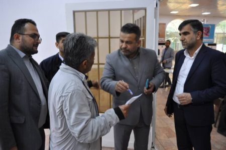 برپایی میز خدمت شهرداری مسجدسلیمان در مصلی نماز جمعه