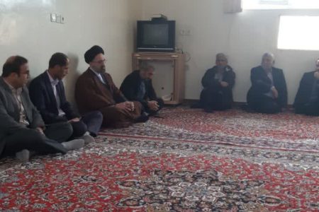 امام جمعه مسجدسلیمان با حضور در اداره منابع طبیعی و آبخیزداری مسجدسلیمان از زحمات رئیس و کارکنان این اداره تقدیر کرد