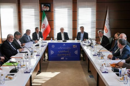 عارف: بازار بزرگ منطقه به پیشرفت های فناورانه ایران نیاز دارد عارف: بازار بزرگ منطقه به پیشرفت های فناورانه ایران نیاز دارد