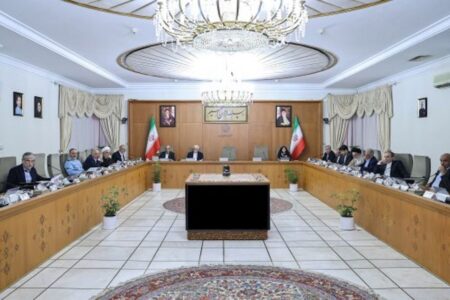 عارف: علل سانحه بندرعباس به محض مشخص شدن به اطلاع مردم خواهد رسید عارف: علل سانحه بندرعباس به محض مشخص شدن به اطلاع مردم خواهد رسید