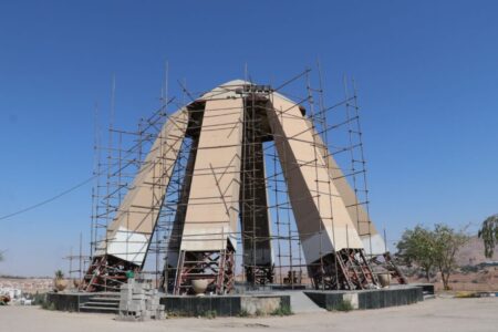 آغاز عملیات بازسازی المان تپه شهدای گمنام منطقه نفتک مسجدسلیمان