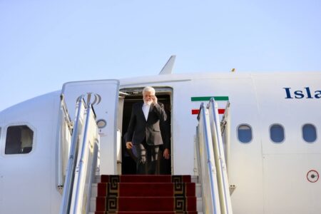 بازگشت عارف از تاجیکستان/ سطح مناسبات تهران-دوشنبه افزایش مییابد بازگشت عارف از تاجیکستان/ سطح مناسبات تهران-دوشنبه افزایش مییابد