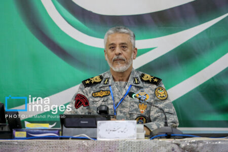 دریادار سیاری: در چندسال اخیر با جنگ نرم و شناختی روبرو هستیم دریادار سیاری: در چندسال اخیر با جنگ نرم و شناختی روبرو هستیم