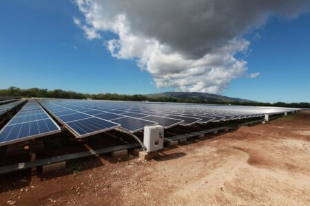 دولت زمینه سرمایهگذاری برای ایجاد نیروگاههای خورشیدی را فراهم کرد دولت زمینه سرمایهگذاری برای ایجاد نیروگاههای خورشیدی را فراهم کرد