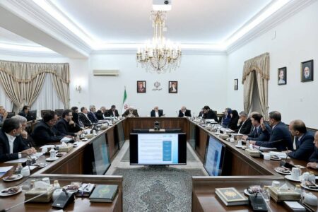 عارف: اموال مازاد برای سرمایهگذاری در تولید استفاده میشود عارف: اموال مازاد برای سرمایهگذاری در تولید استفاده میشود