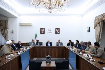 عارف: راهبرد دولت چهاردهم اعطای اختیارات لازم به استانداران است عارف: راهبرد دولت چهاردهم اعطای اختیارات لازم به استانداران است