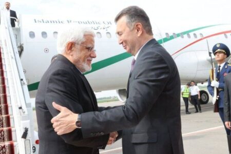 عارف وارد دوشنبه شد عارف وارد دوشنبه شد