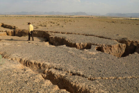 فرونشست؛ زندگی روی ۹۰ هزار کیلومتر مربع بحران فرونشست؛ زندگی روی ۹۰ هزار کیلومتر مربع بحران