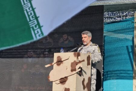 معاون نیروی زمینی ارتش: ایران به برکت دفاع مقدس امنترین کشور منطقه است معاون نیروی زمینی ارتش: ایران به برکت دفاع مقدس امنترین کشور منطقه است