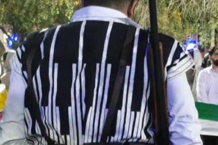 نمایش خیابانی «مرثیه خان» در مسجدسلیمان اجرا شد نمایش خیابانی «مرثیه خان» در مسجدسلیمان اجرا شد