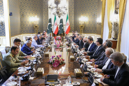 پزشکیان: مناسبات اقتصادی ایران و پاکستان متناسب با ظرفیتهای دو کشور نیست پزشکیان: مناسبات اقتصادی ایران و پاکستان متناسب با ظرفیتهای دو کشور نیست