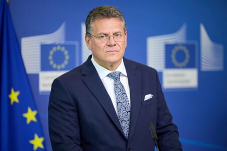 کمیسر تجارت اروپا: اتحادیه مجبور به پذیرش توافق تعرفهای «ناعادلانه» با آمریکا نیست کمیسر تجارت اروپا: اتحادیه مجبور به پذیرش توافق تعرفهای «ناعادلانه» با آمریکا نیست