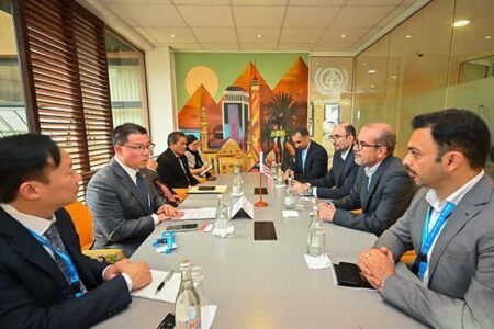 اشتراکگذاری ابتکارات ایران در زمینه بازآفرینی شهری با وزیر مسکن مالزی اشتراکگذاری ابتکارات ایران در زمینه بازآفرینی شهری با وزیر مسکن مالزی