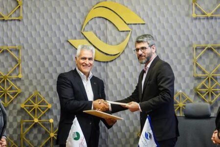 تفاهمنامه صندوق توسعه فیبرنوری امضا شد تفاهمنامه صندوق توسعه فیبرنوری امضا شد