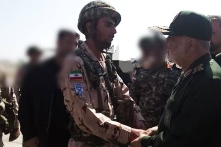 فرمانده کل سپاه پاسداران از یگانهای دریایی تنگه هرمز و جزایر خلیج فارس بازدید کرد فرمانده کل سپاه پاسداران از یگانهای دریایی تنگه هرمز و جزایر خلیج فارس بازدید کرد