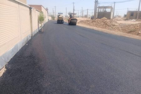 آسفالت ورودی مدرسه شهدای معرف انجام شد