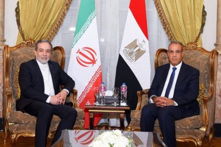 دیدار عراقچی با همتای مصری