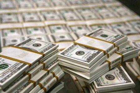 سود کاسبان تحریم در افزایش قیمت دلار است سود کاسبان تحریم در افزایش قیمت دلار است