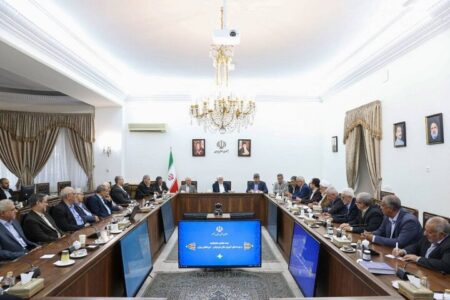 عارف: باید نهادهای علمی درآمد اختصاصی داشته باشند عارف: باید نهادهای علمی درآمد اختصاصی داشته باشند