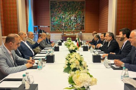 عراقچی:مقاومت اسطوره ای مردم فلسطین در برابر رژیم صهیونیستی ستودنی است عراقچی:مقاومت اسطوره ای مردم فلسطین در برابر رژیم صهیونیستی ستودنی است