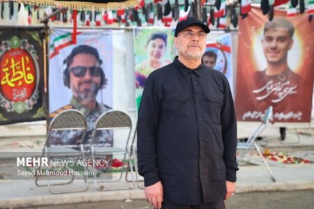 قالیباف برای ادای دین به شهدای سمنان وارد این استان شد قالیباف برای ادای دین به شهدای سمنان وارد این استان شد