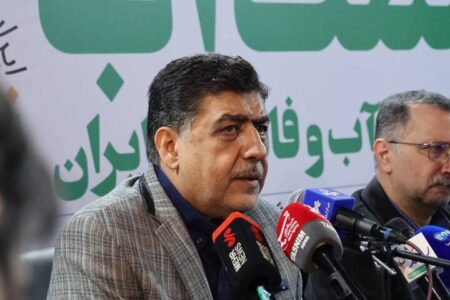 مردم و صنایع باید الگوی مصرف آب خود را تغییر دهند مردم و صنایع باید الگوی مصرف آب خود را تغییر دهند