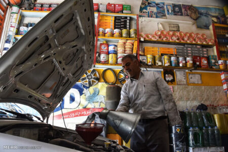 نگهداری قوطی خالی روغن موتور در تعویض روغنیها ممنوع است نگهداری قوطی خالی روغن موتور در تعویض روغنیها ممنوع است