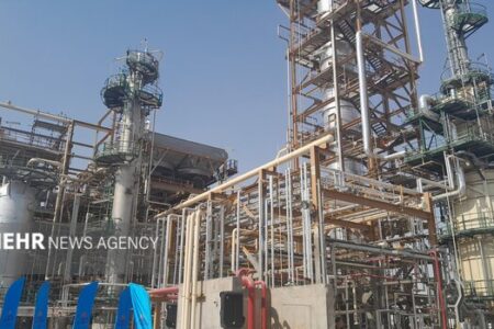 واحد تصفیه نفت سفید (KHT) در اصفهان افتتاح شد واحد تصفیه نفت سفید (KHT) در اصفهان افتتاح شد