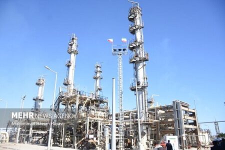 تولید بنزین روزانه ۱۶ میلیون لیتر افزایش مییابد تولید بنزین روزانه ۱۶ میلیون لیتر افزایش مییابد