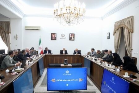 عارف: باید زنجیره تأمین و تولید کالاهای اساسی با بخش خصوصی باشد عارف: باید زنجیره تأمین و تولید کالاهای اساسی با بخش خصوصی باشد