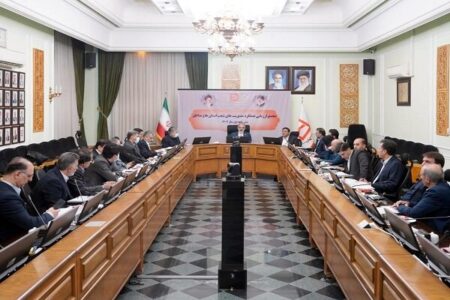 عبور از تنگناهای اقتصادی با بهرهبرداری مناسب از ظرفیتها عبور از تنگناهای اقتصادی با بهرهبرداری مناسب از ظرفیتها