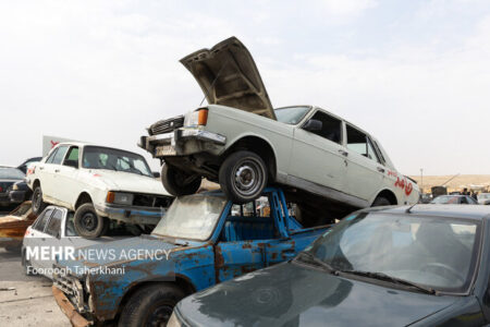 کشور روی موج مصرف بنزین؛ نیمی از خودروها فرسوده و پرمصرفاند کشور روی موج مصرف بنزین؛ نیمی از خودروها فرسوده و پرمصرفاند