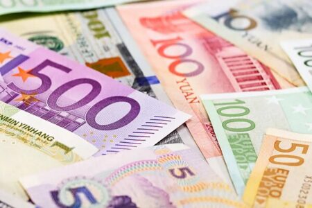 گزارش ارزی بازار ارز تجاری؛ داد و ستد ۶۱۳ میلیون دلاری ارز بین تجار