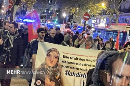 تظاهرات گسترده فعالان حقوق بشر در همبستگی با «مهدیه اسفندیاری» تظاهرات گسترده فعالان حقوق بشر در همبستگی با «مهدیه اسفندیاری»