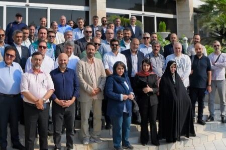 روایتی از بازدید مدیران رسانهای از قطب پتروشیمی ایران روایتی از بازدید مدیران رسانهای از قطب پتروشیمی ایران