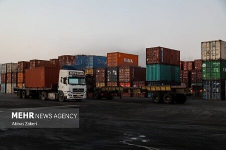 صادرات ۳۲ میلیارد دلاری در ۷ ماه؛ تراز تجاری همچنان منفی صادرات ۳۲ میلیارد دلاری در ۷ ماه؛ تراز تجاری همچنان منفی