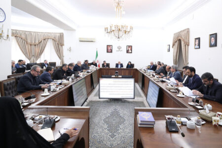 عارف: بخش ترانزیت با حوزه تمدنی مشترک ایران مزایای اقتصادی بالایی دارد عارف: بخش ترانزیت با حوزه تمدنی مشترک ایران مزایای اقتصادی بالایی دارد