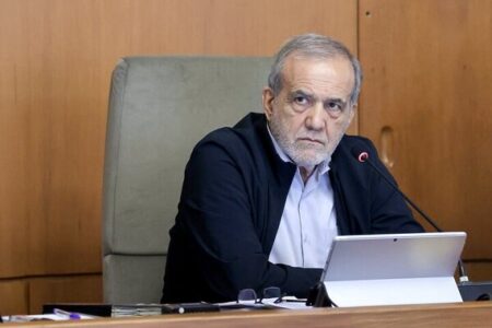 پزشکیان: اقتصاد با دستور اداره نمیشود پزشکیان: اقتصاد با دستور اداره نمیشود