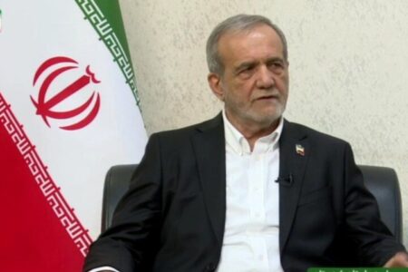 پزشکیان: توسعه کردستان نیازمند وحدت و اجرای دقیق برنامهها است پزشکیان: توسعه کردستان نیازمند وحدت و اجرای دقیق برنامهها است