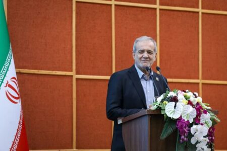 پزشکیان: رانتخواری و تسهیلات تکلیفی، صنعت کشور را زمینگیر کرده است پزشکیان: رانتخواری و تسهیلات تکلیفی، صنعت کشور را زمینگیر کرده است