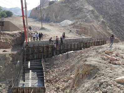 گام بلند شهرداری مسجدسلیمان در تکمیل پل مال‌کریم؛بتن‌ریزی نهایی ستون‌ها انجام شد