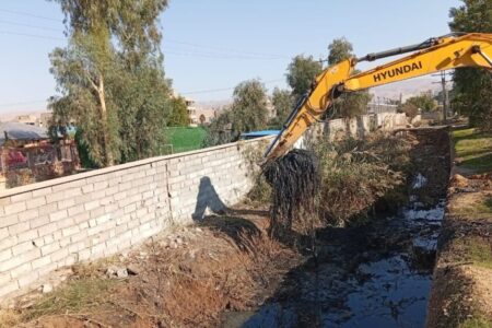 لایروبی کانال جنب پایانه ولیعصر در مسجدسلیمان